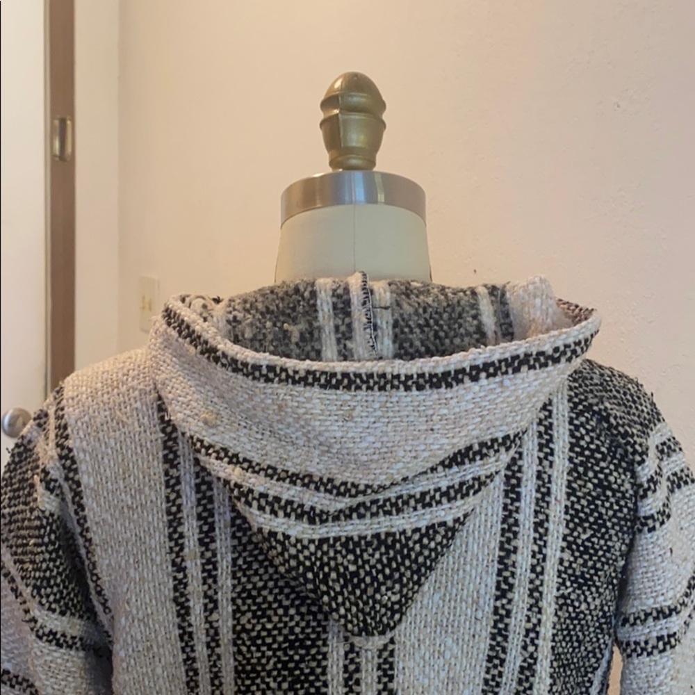Poncho - Picture 5 of 5